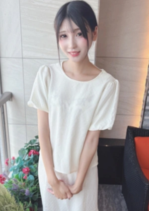 19歳の可憐な色白の華奢な美女！儚い見た目とは裏腹に隠し切れない敏感なカラダ。セックスの魔法でオトナの女へ変貌を遂げる！