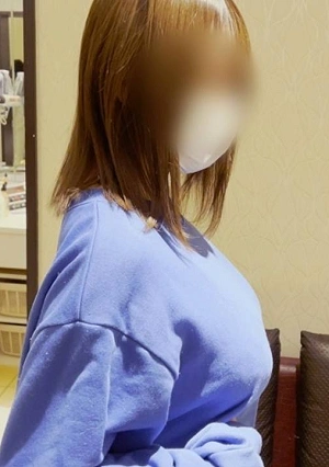[Eyes Visible OK] An 18-year-old Rookie Gravure Idol With K-cup Breasts! Despite Her Slender Figure, Her Enormous Breasts Are Overwhelming In This Titjob Double-penetration Scene!