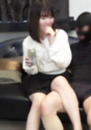 [First Time Filming/2 Shots] This Girl Is Insane! Despite Being Incredibly Cute, She's A Sex Monster. A Sex Battle Begins With This Fair-skinned, Beautiful Naked Woman. The Cameraman Can't Hold Back And Gets An Instant Erection. He Joins In, But She Works Tirelessly To Make Him Ejaculate Profusely In Seconds.