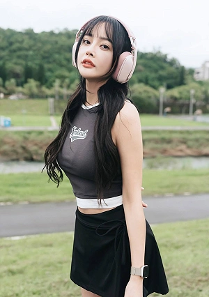 [Real Athlete] So Cute She's In High Demand For Interviews! Running** Her Calvin Klein Jeans Are Drenched In Sweat And Bodily Fluids She Gets Intensely Fucked With Toys And A Huge Cock, Covered In Sweat!