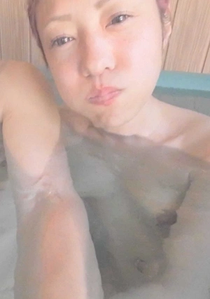 [Private Filming, Open-air Bath Sex] A Married Woman Who Wanted To Be Used As A Sex Toy, So I Injected Every Last Drop Of Semen Into Her Pussy During Our Hot Spring Trip!