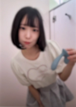 ※オフパコ【過激】超絶ｲﾓｳﾄ体型の人気ｺﾝｶﾌｪ嬢野外プレイ。いけない想像ができるミニ体型の彼女に半外半中出し。。。