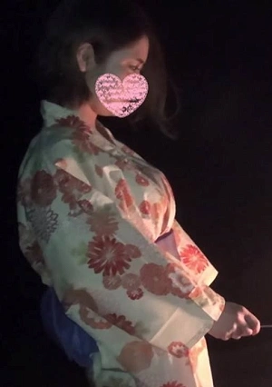 [Discontinued] Summer Beach Sex With A Legendary Fair-skinned, H-cup Busty Beauty! Summer Climax Sex In A Swimsuit And A Blowjob While Wearing A Yukata And Watching Fireworks!
