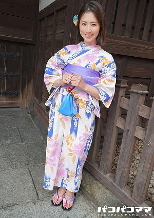 A Beautiful, Seductive Woman in a Yukata Teases with Tongue Techniques and Verbal Teasing