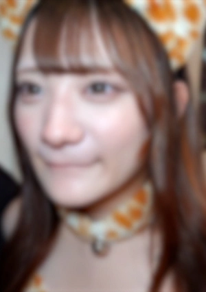 A Super Petite 142cm Tall Maid Cafe Girl. She Reluctantly Agreed To Be Filmed, So I Gave Her Plenty Of Half-in, Half-outside Ejaculation.